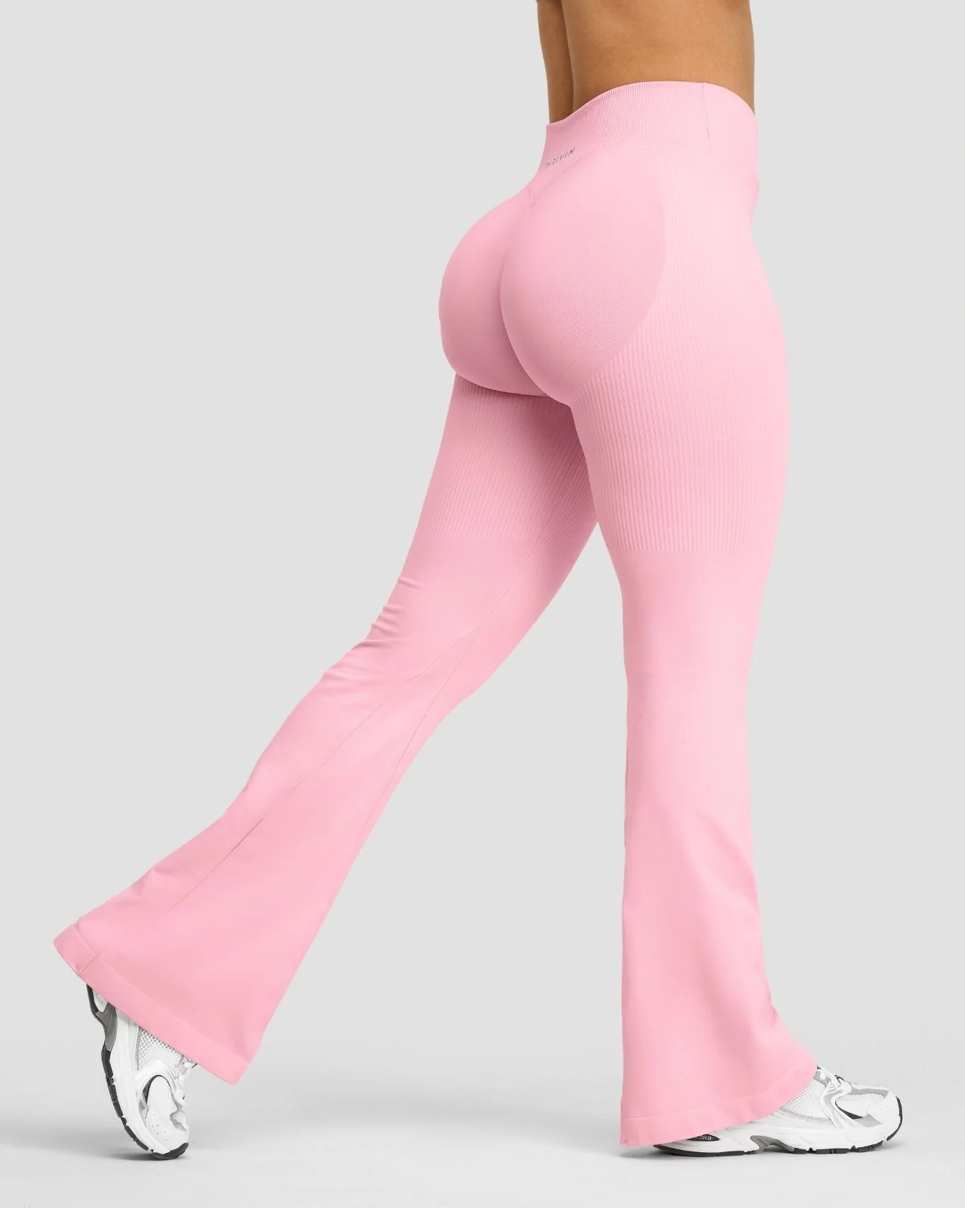 Elevate⢠Sculpting Mid V-Waist Scrunch Flare | Cotton Pink