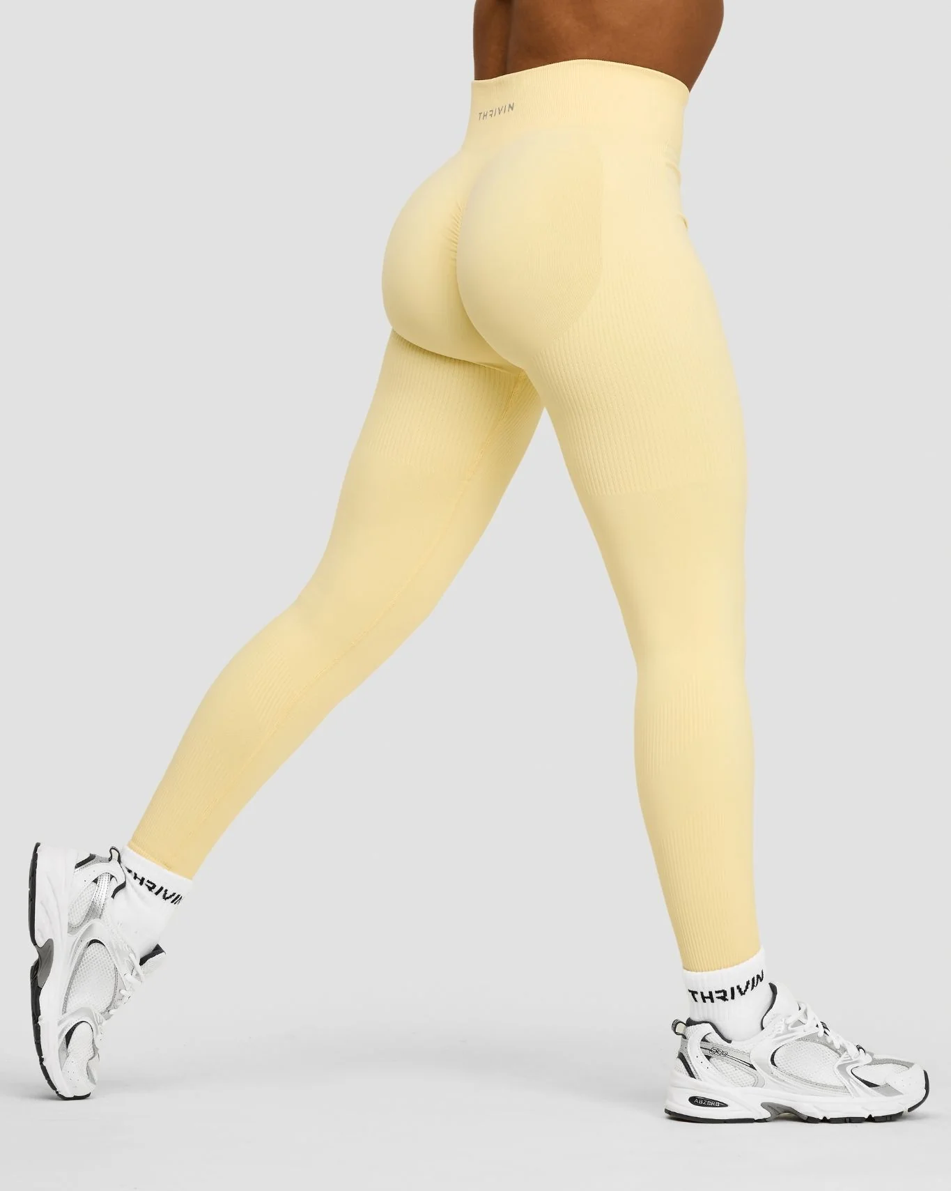 Elevate⢠Sculpting Mid Waist Scrunch Leggings | Golden Butter