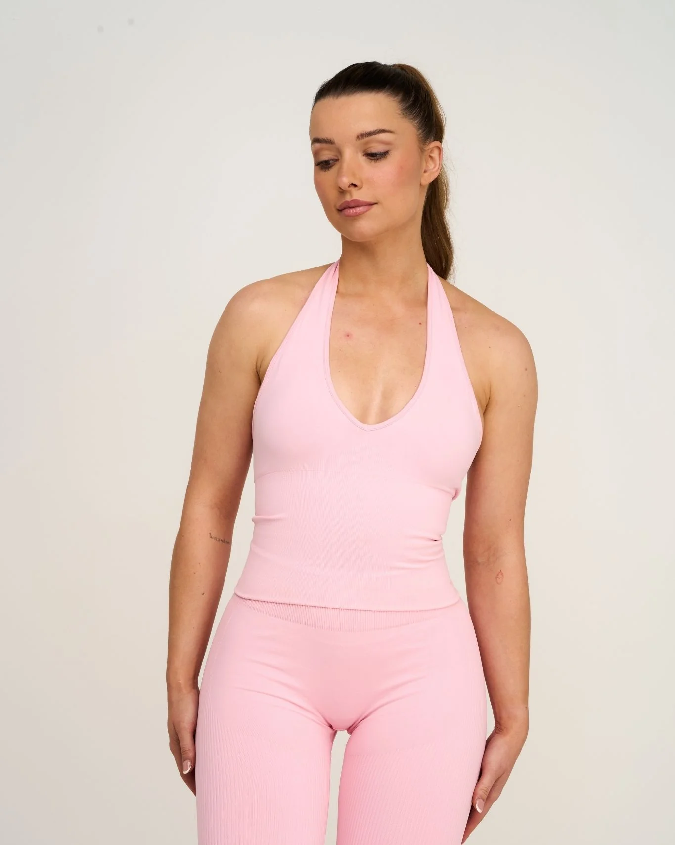 Elevate⢠Sculpting Seamless Halterneck Top | Cotton Pink - Image 4