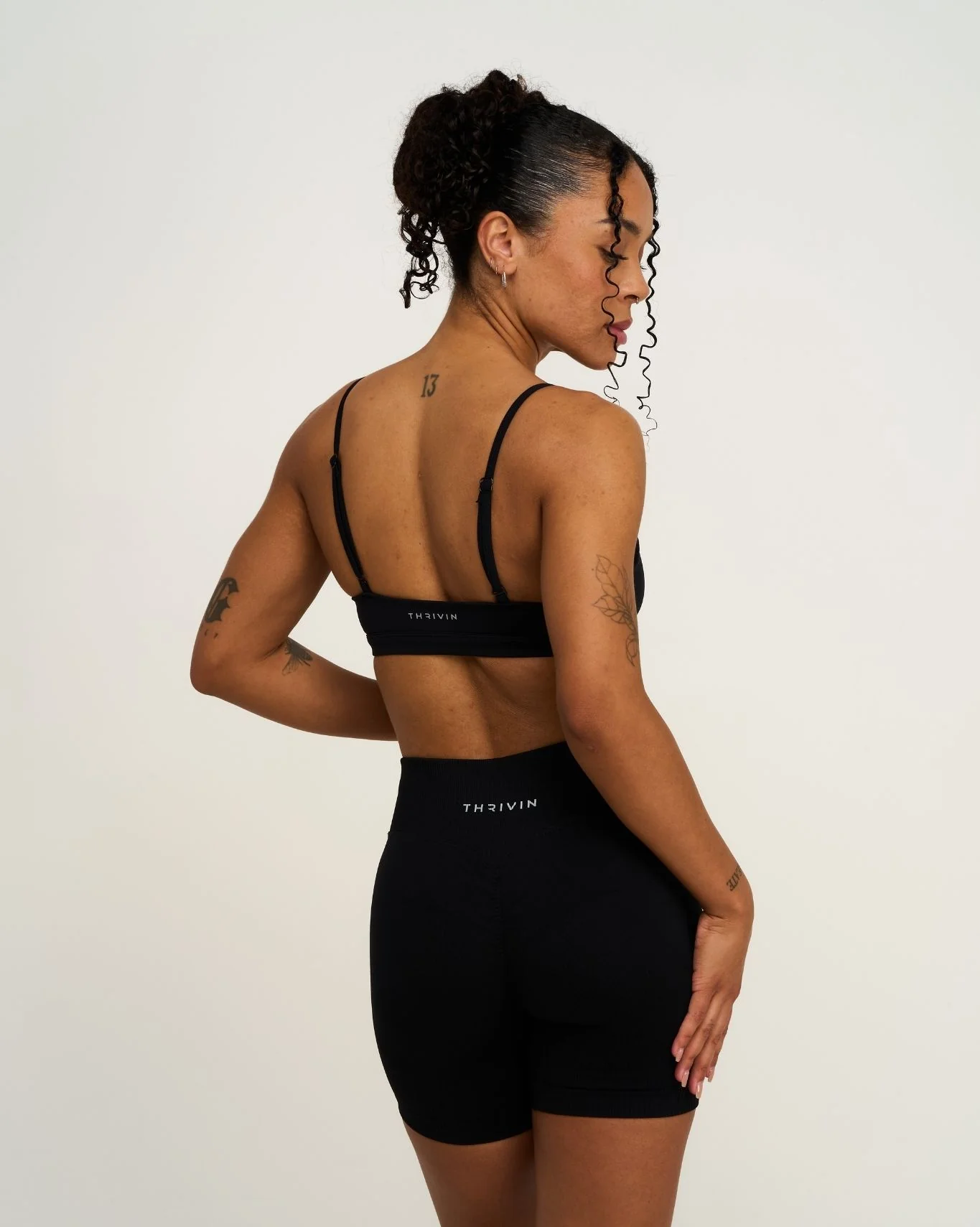Elevate⢠Sculpting Seamless Scoop Neck Bra | Night Black - Image 2