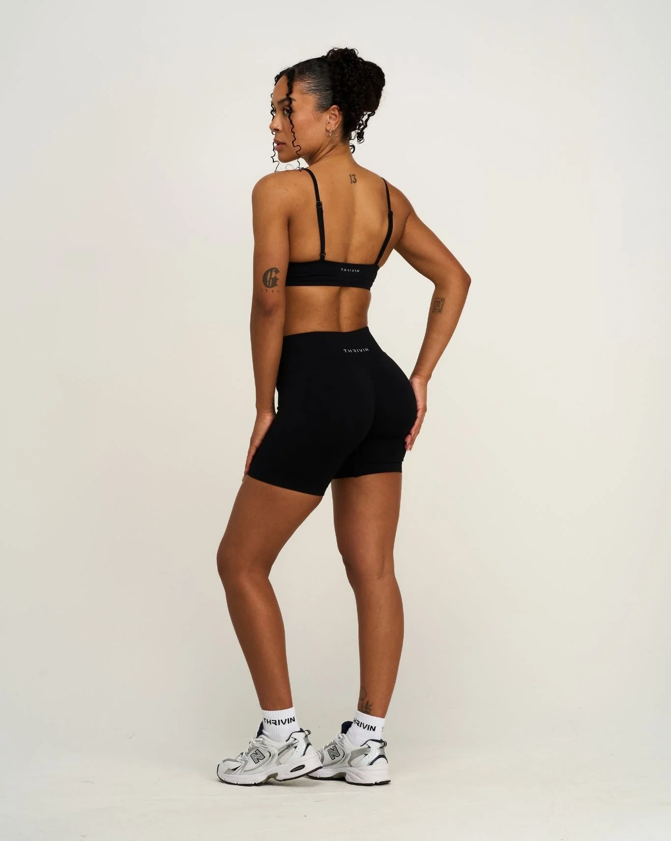Elevate⢠Sculpting Seamless Scoop Neck Bra | Night Black - Image 5