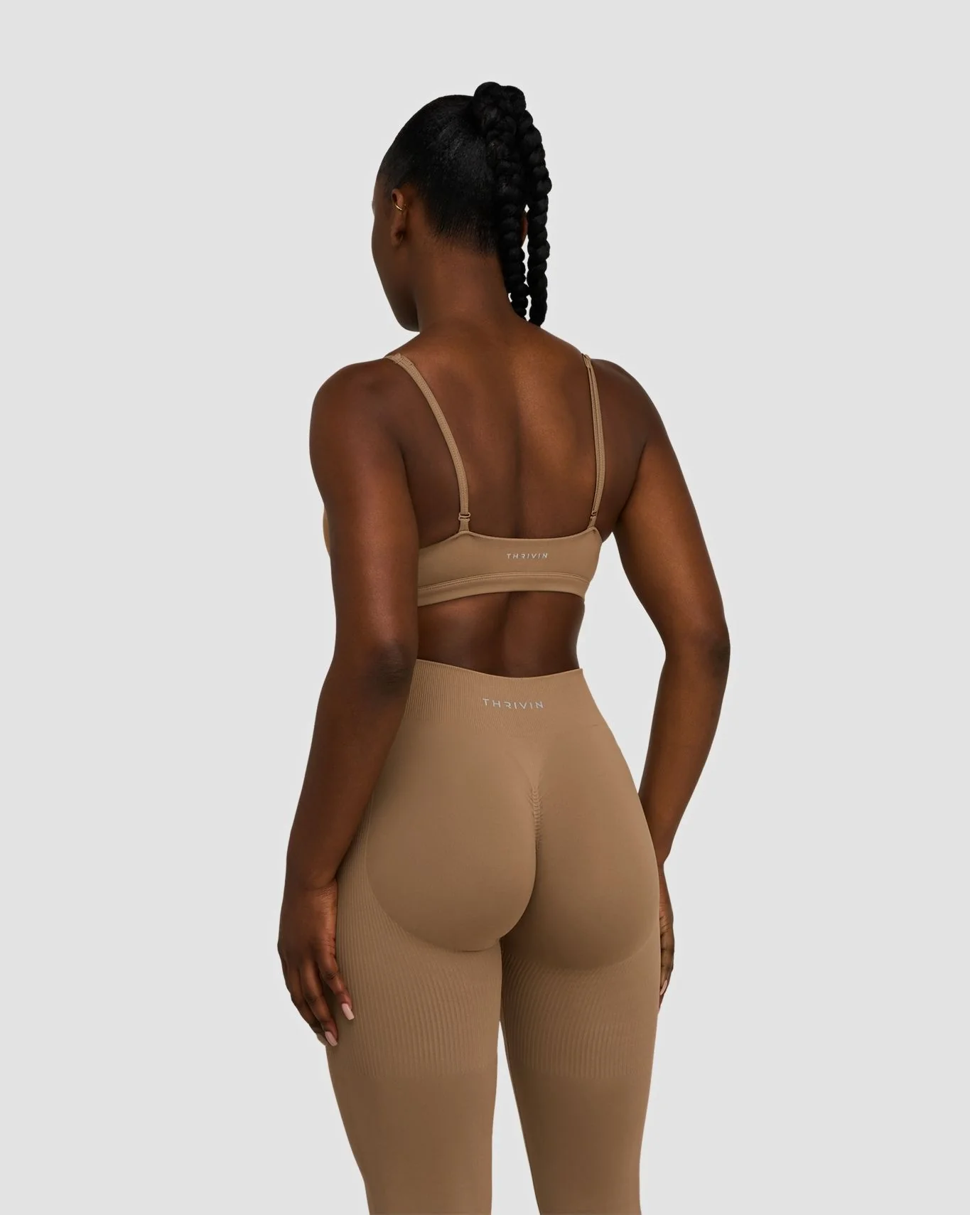 Elevate⢠Sculpting Seamless Scoop Neck Bra | Toffee - Image 2