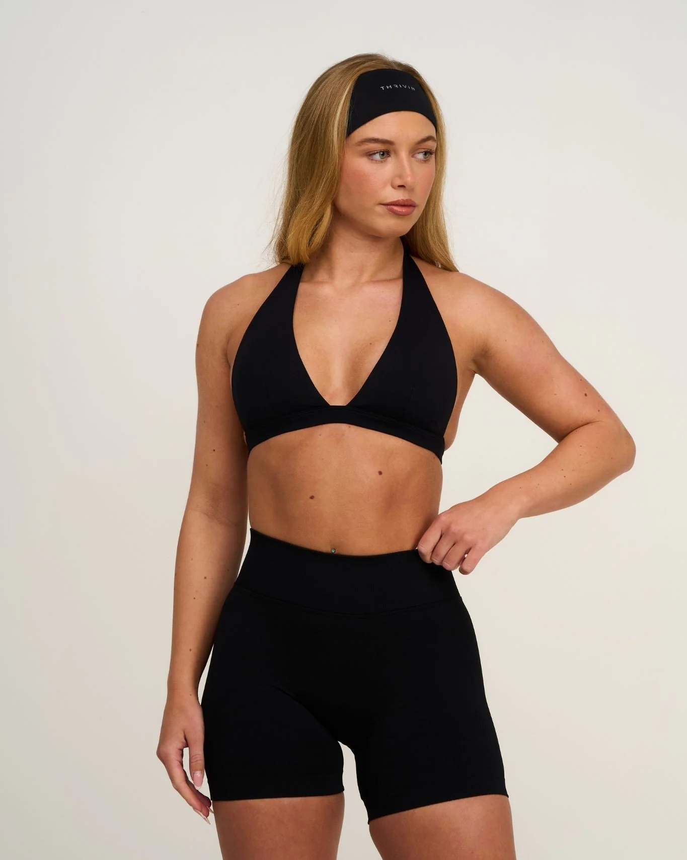 Elevate⢠Sculpting Seamless V-Neck Halter Bra | Night Black