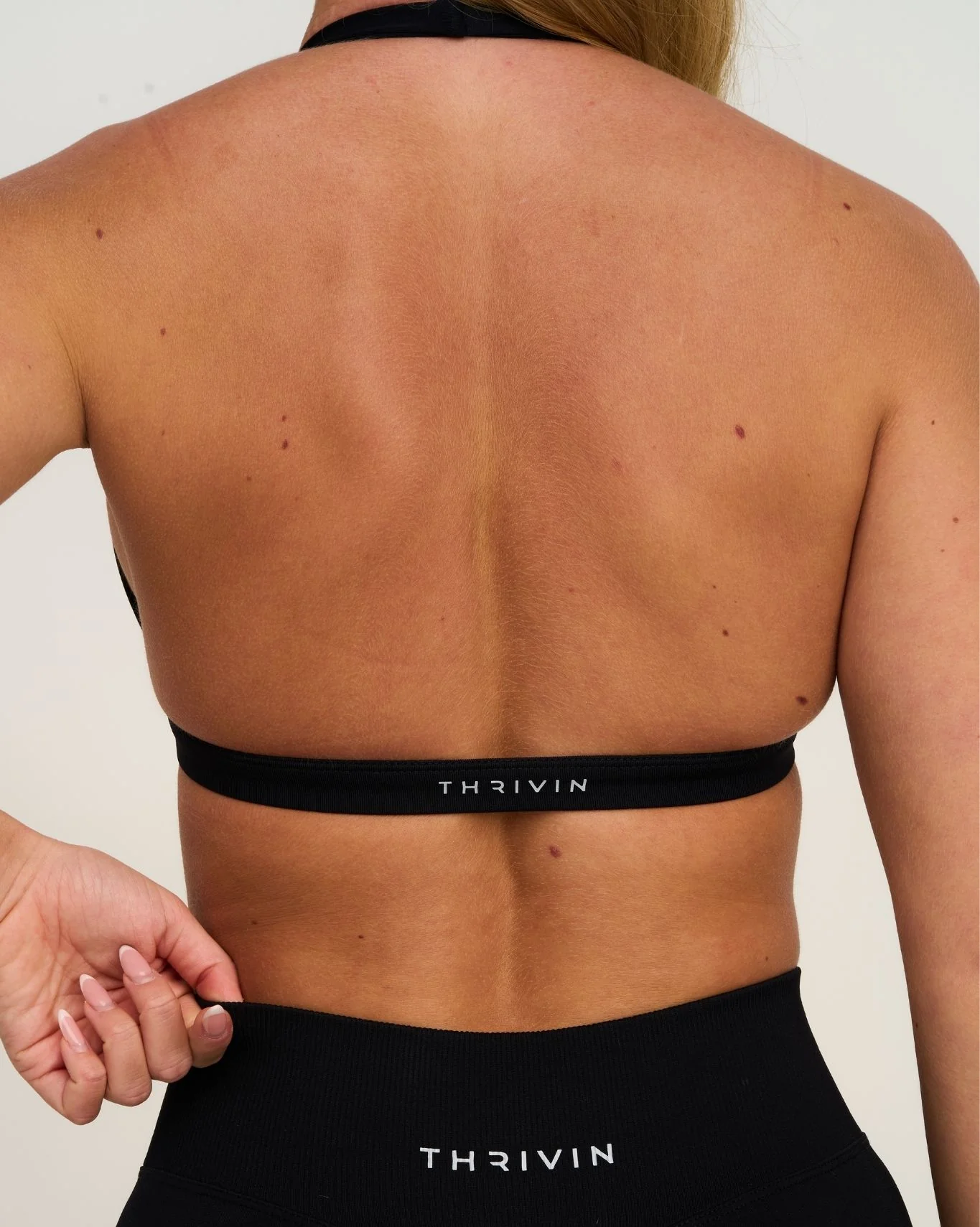 Elevate⢠Sculpting Seamless V-Neck Halter Bra | Night Black - Image 6